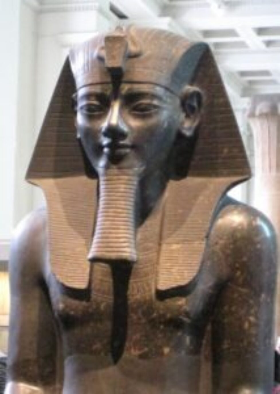 Colossal_Amenhotep_III_British_Museum-56a539db5f9b58b7d0db9fa3