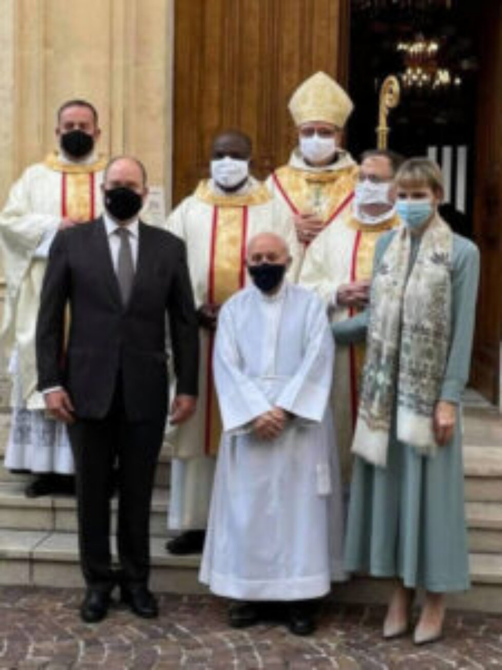 alberto-y-charlene-de-monaco-a-las-puertas-de-la-iglesia-instagram-diocesemonaco