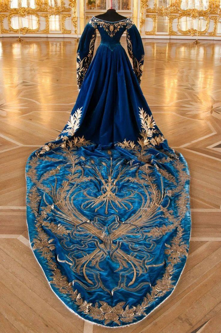 Rare robe impériale aux douze symboles non montée en soie bleue brodée, jifu, Chine, Dynastie