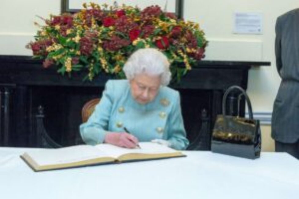 queen-elizabeth-hates-the-word-pregnant_feature