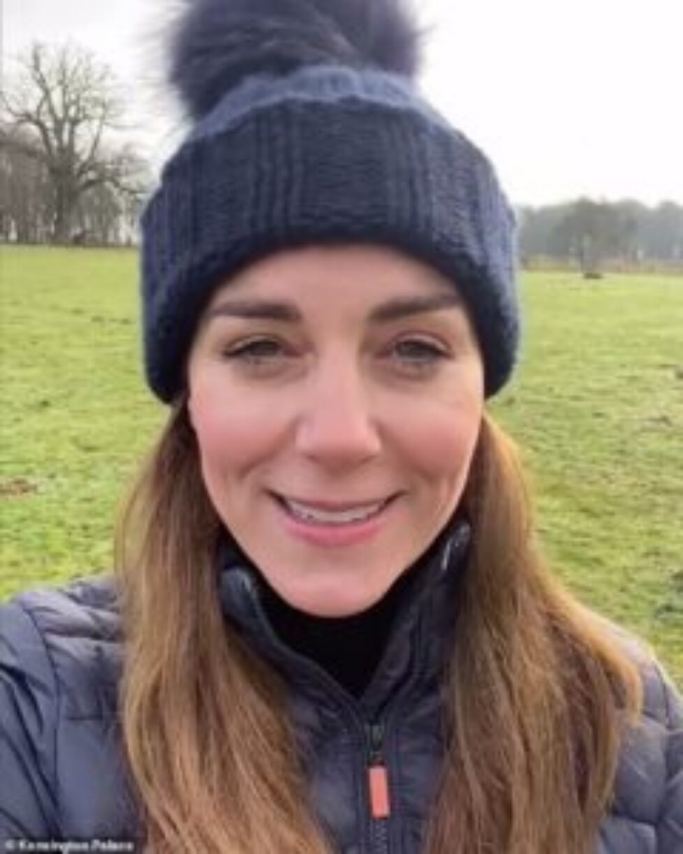 38692540-9206635-The_Duchess_of_Cambridge_pictured_appeared_stylishly_low_key_as_-a-2_1612082878766