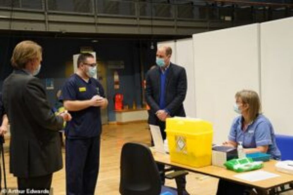 39617806-9285989-Prince_William_visited_a_vaccination_centre_in_King_s_Lynn_today-a-179_1613995675503