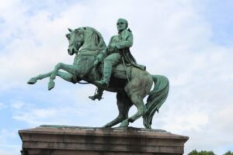 statue-équestre-rouen-napoléon-place-de-lhôtel-de-ville-960x640