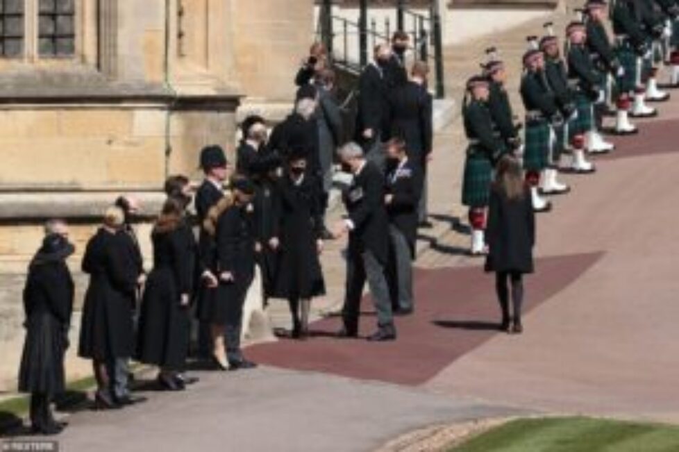 41875238-9481647-Princess_Beatrice_and_Kate_Middleton_join_Sophie_Louise_and_Edwa-a-1_1618669554021