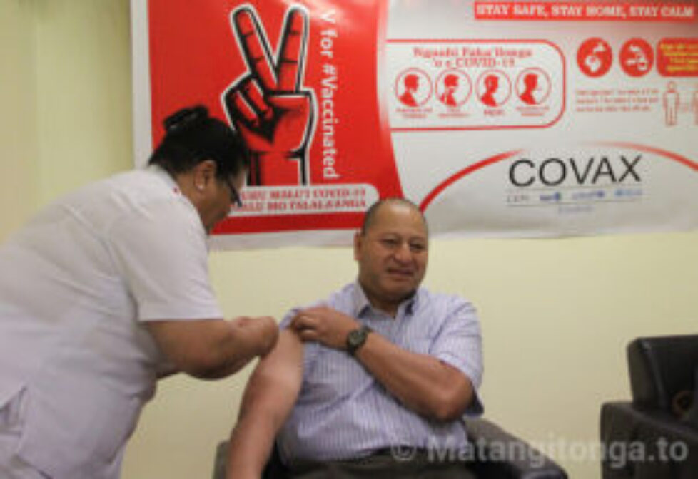 20210515 vaccination Tupou VI 955px