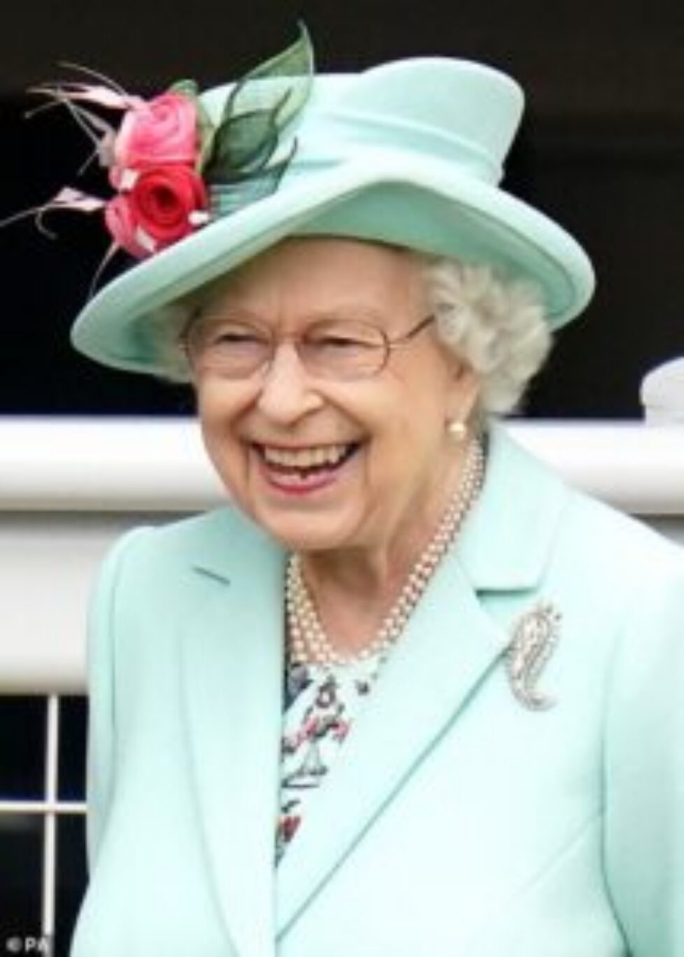 44430385-9703847-Her_Majesty_seemed_pleased_to_be_back_at_the_races-m-35_1624126149576