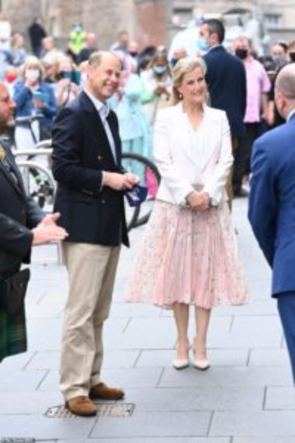 44811437-9736779-The_Countess_of_Wessex_56_put_on_a_stylish_display_as_she_arrive-a-109_1624977653591