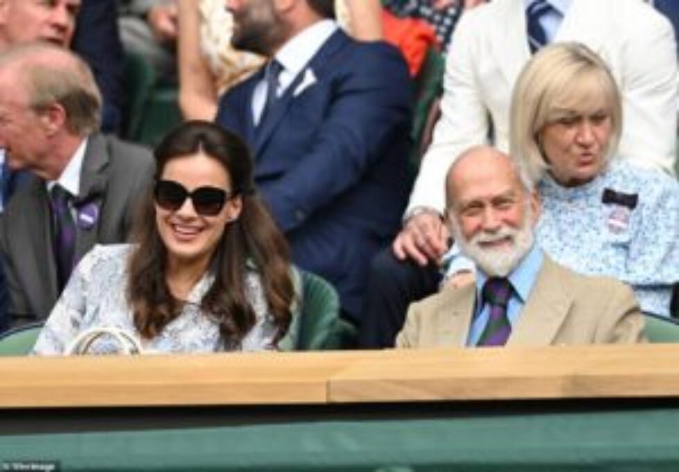 45238319-9772529-Sophie_now_known_as_Lady_Frederick_Windsor_looked_elegant_in_a_b-a-159_1625842452952