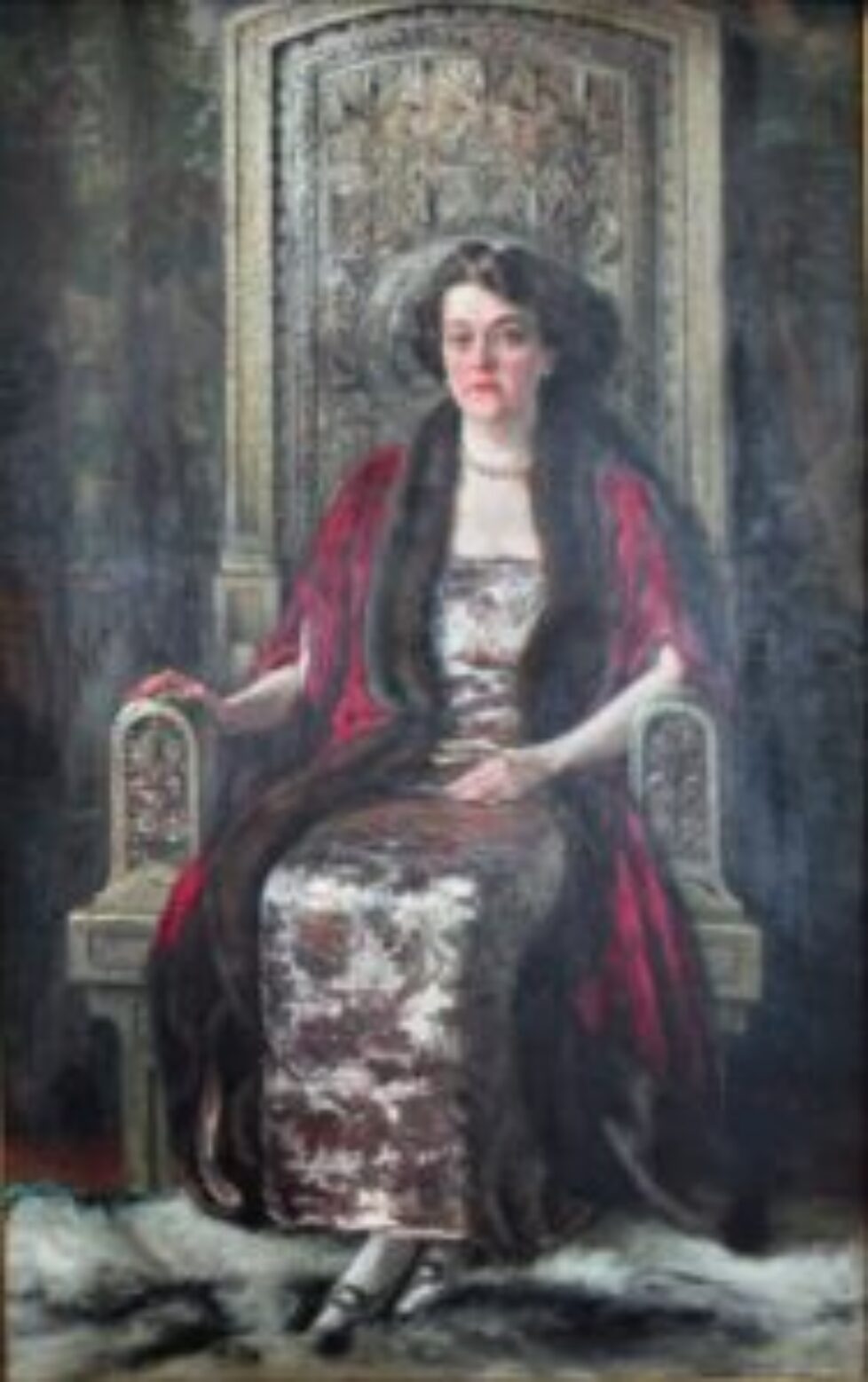 1-Alma_de_Bretteville_Spreckels_in_Queen_Marie_of_Roumanias_audience_chair_1924_Maryhill_Museum_BD