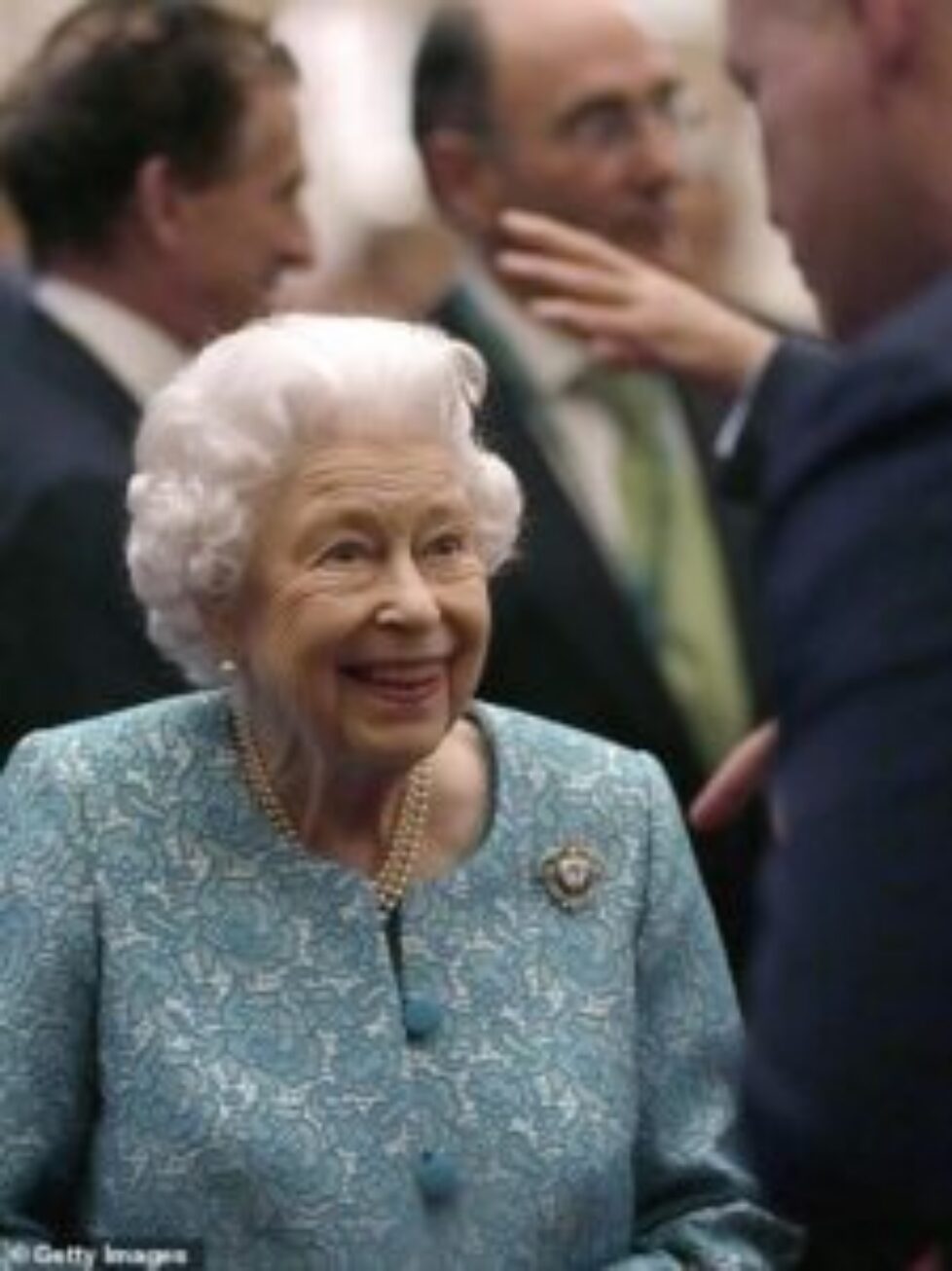 49381669-10108181-The_Queen_looked_in_great_spirits_during_the_event_as_she_spoke_-a-48_1634693747866