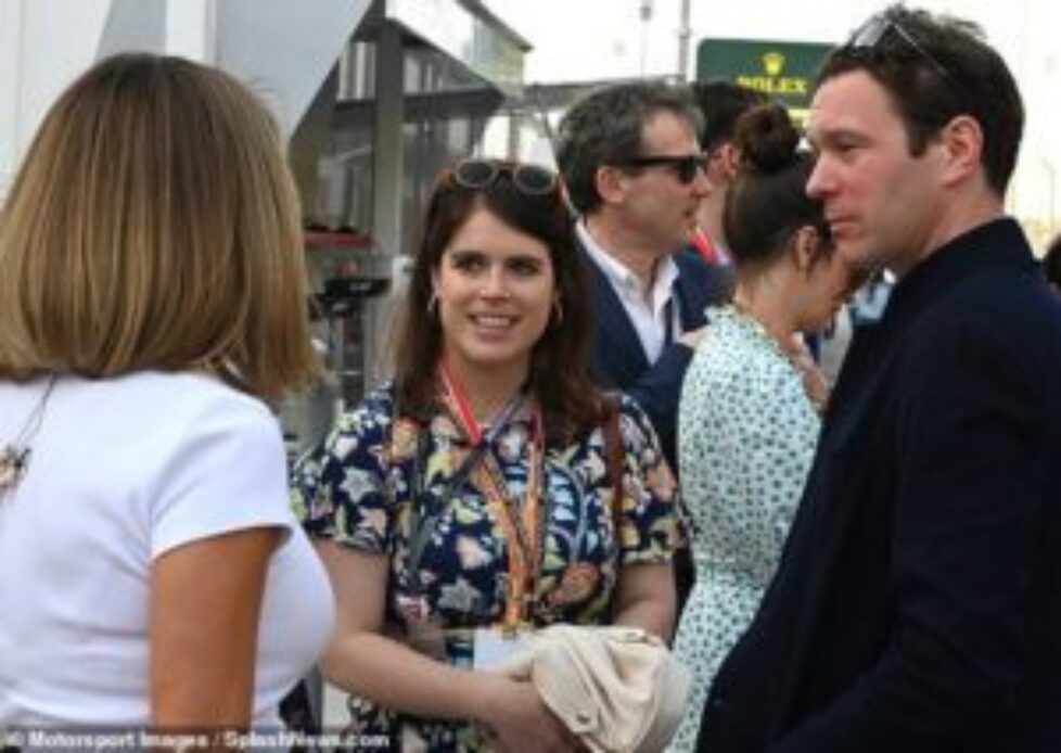 55581397-10633027-Eugenie_31_and_Jake_Brooksbank_35_both_pictured_were_pictured_li-a-12_1647798641681