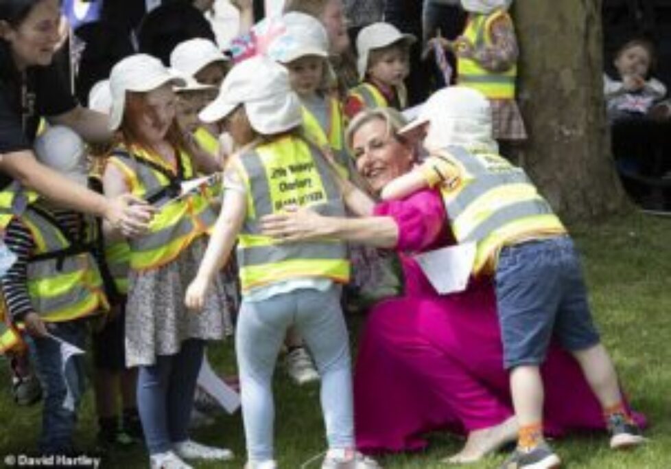 57933129-10826125-More_pre_schoolers_joined_in_for_the_hug_almost_knocking_the_Cou-a-24_1652809302807