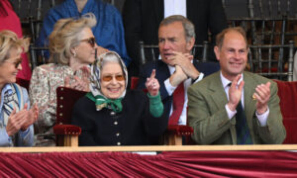 queen-windsor-horse-show-z