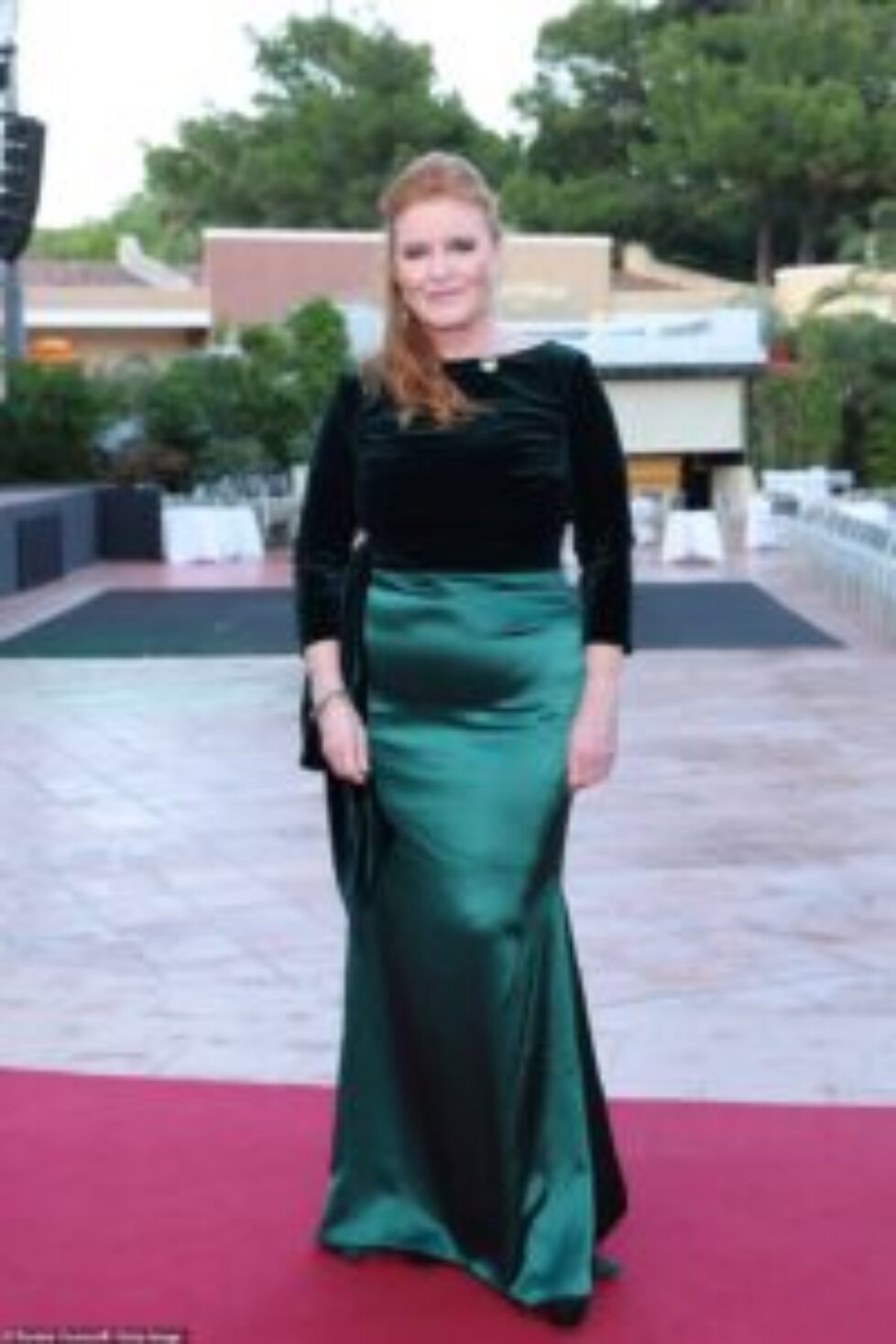 58986407-10909389-Looking_good_Sarah_Ferguson_looked_sensational_in_an_emerald_gre-a-54_1655067843192