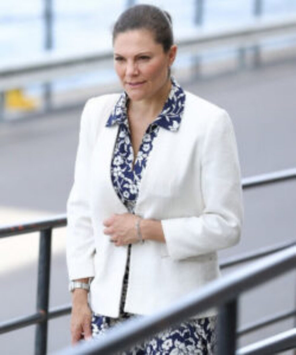 crown-princess-victoria-in-ralph-lauren-dress-5.png