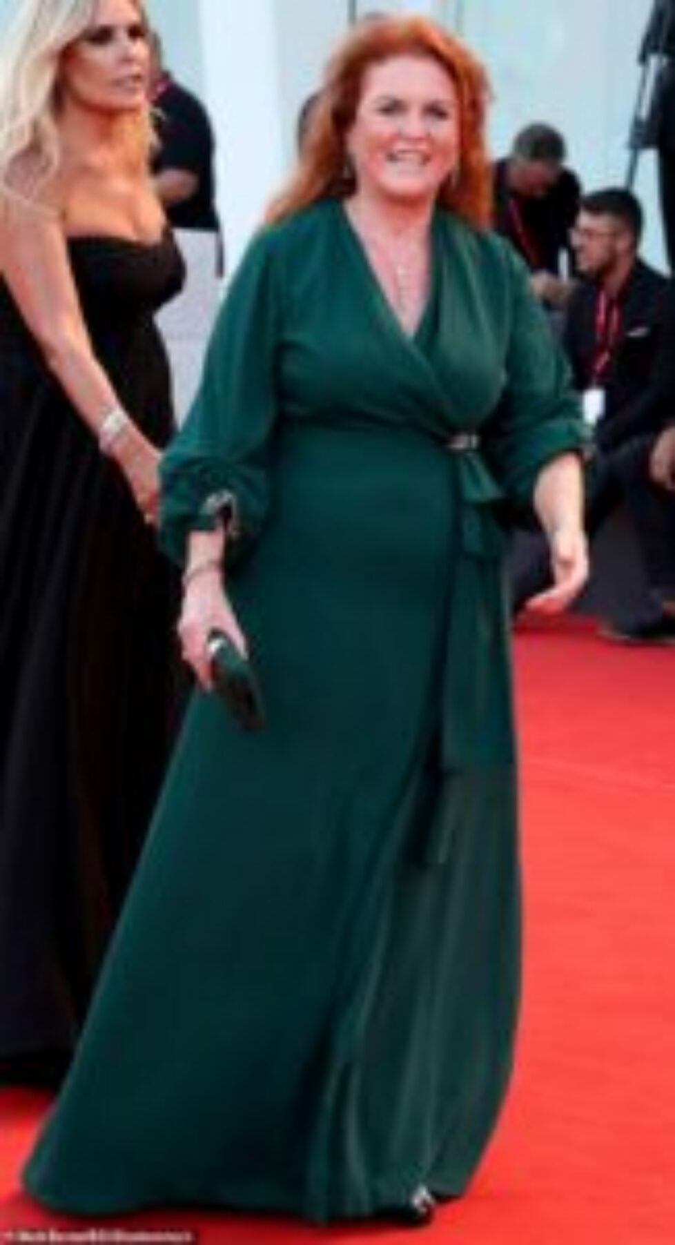 62168791-11190291-Sarah_Ferguson_looked_glamorous_this_evening_as_she_attended_the-m-51_1662574745363