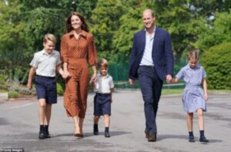 62180811-11188921-It_was_Prince_Louis_first_day_at_school_but_he_didn_t_want_to_be-a-10_1662597901826