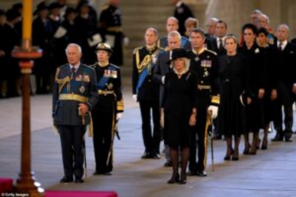 62418841-11213207-Queen_Elizabeth_II_s_coffin_is_taken_in_procession_on_a_Gun_Carr-a-66_1663200523678