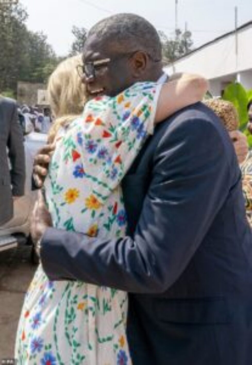 63093415-11279013-Dr_Denis_Mukwege_beams_as_he_hugs_the_Countess_of_Wessex_who_wit-a-6_1664893592896
