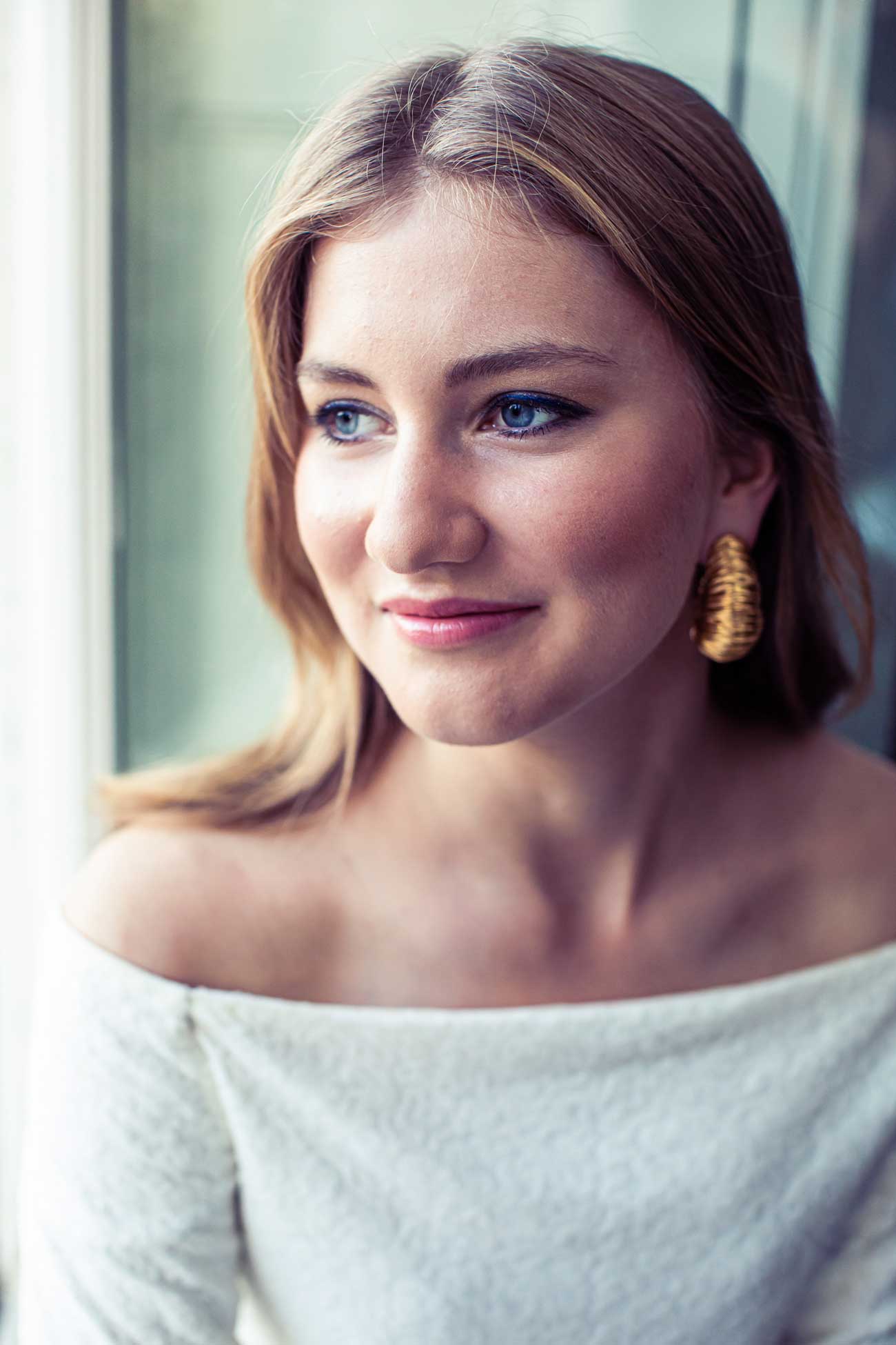 Portraits d’Elisabeth de Belgique pour ses 21 ans – Noblesse & Royautés
