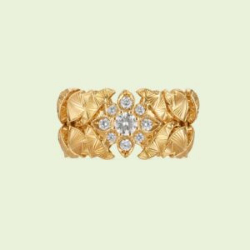 702377_J8540_8000_001_100_0000_Light-Flora-18k-wide-diamond-ring