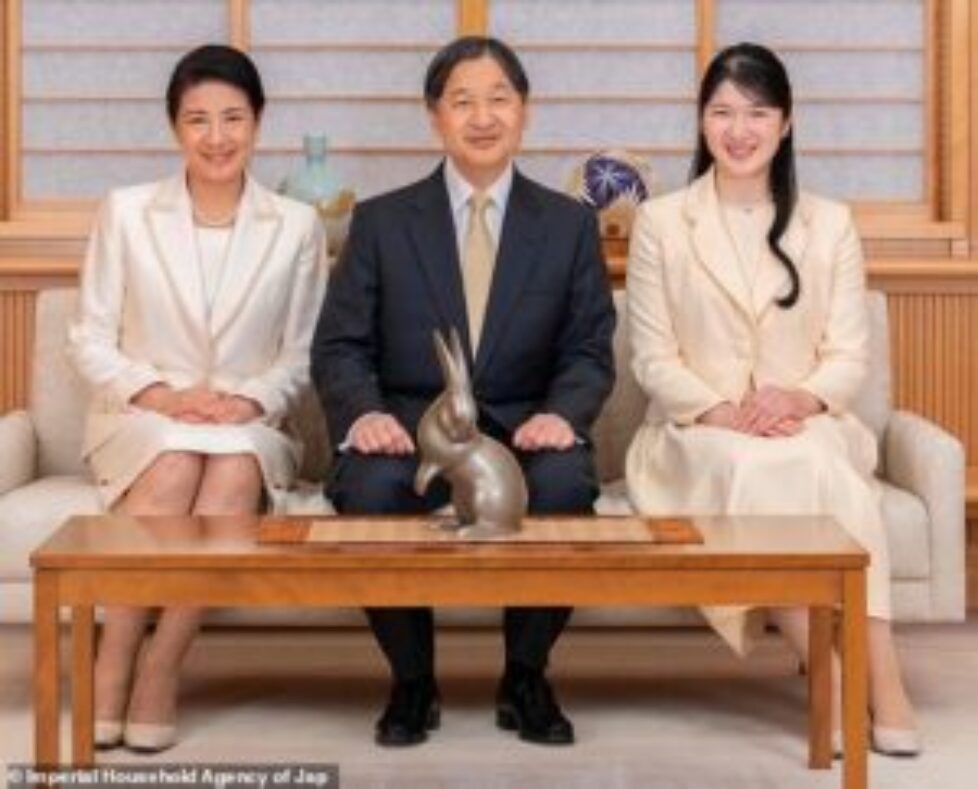 66092707-11589761-Japan_s_Emperor_Naruhito_appeared_in_high_spirits_as_he_posed_fo-m-1_1672565232666