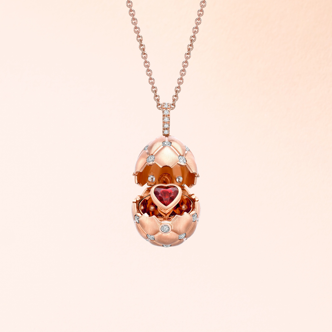 Collier Oeuf Pendentif Fabergé style/ Egg Faberge/ pendentif oeuf rose Collier Oeuf Pendentif Fabergé style/ Egg Faberge/ pendentif oeuf rose