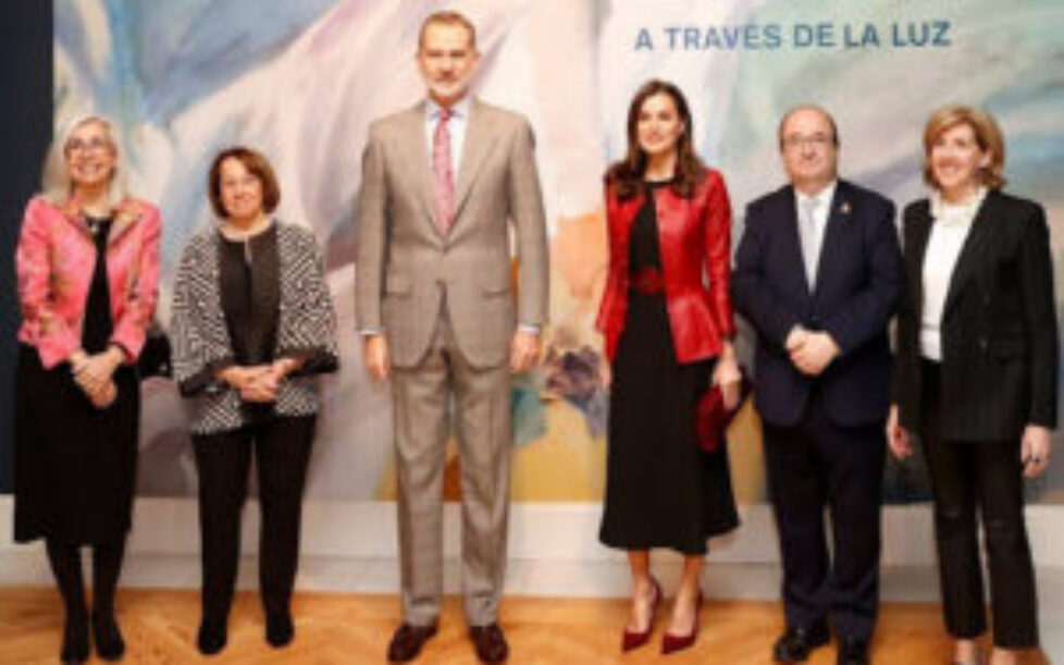 queen-letizia-in-carolina-herrera-leather-jacket-7