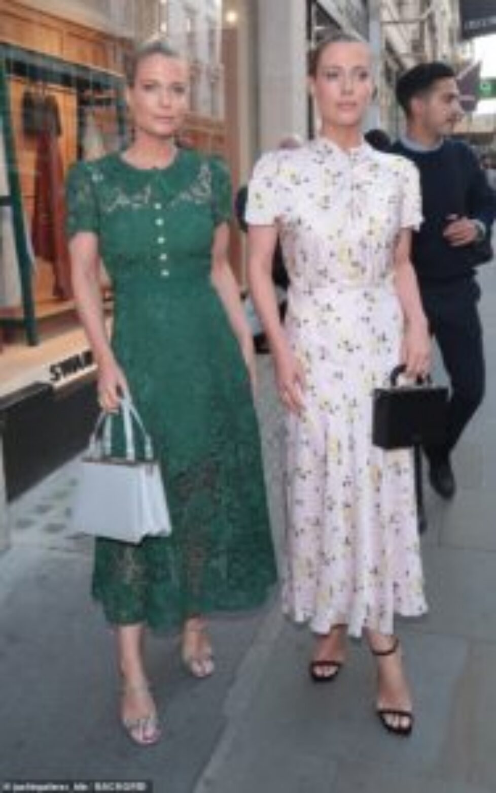 72687565-12248573-Princess_Diana_s_twin_nieces_Lady_Amelia_and_Lady_Eliza_went_for-m-30_1688072051883