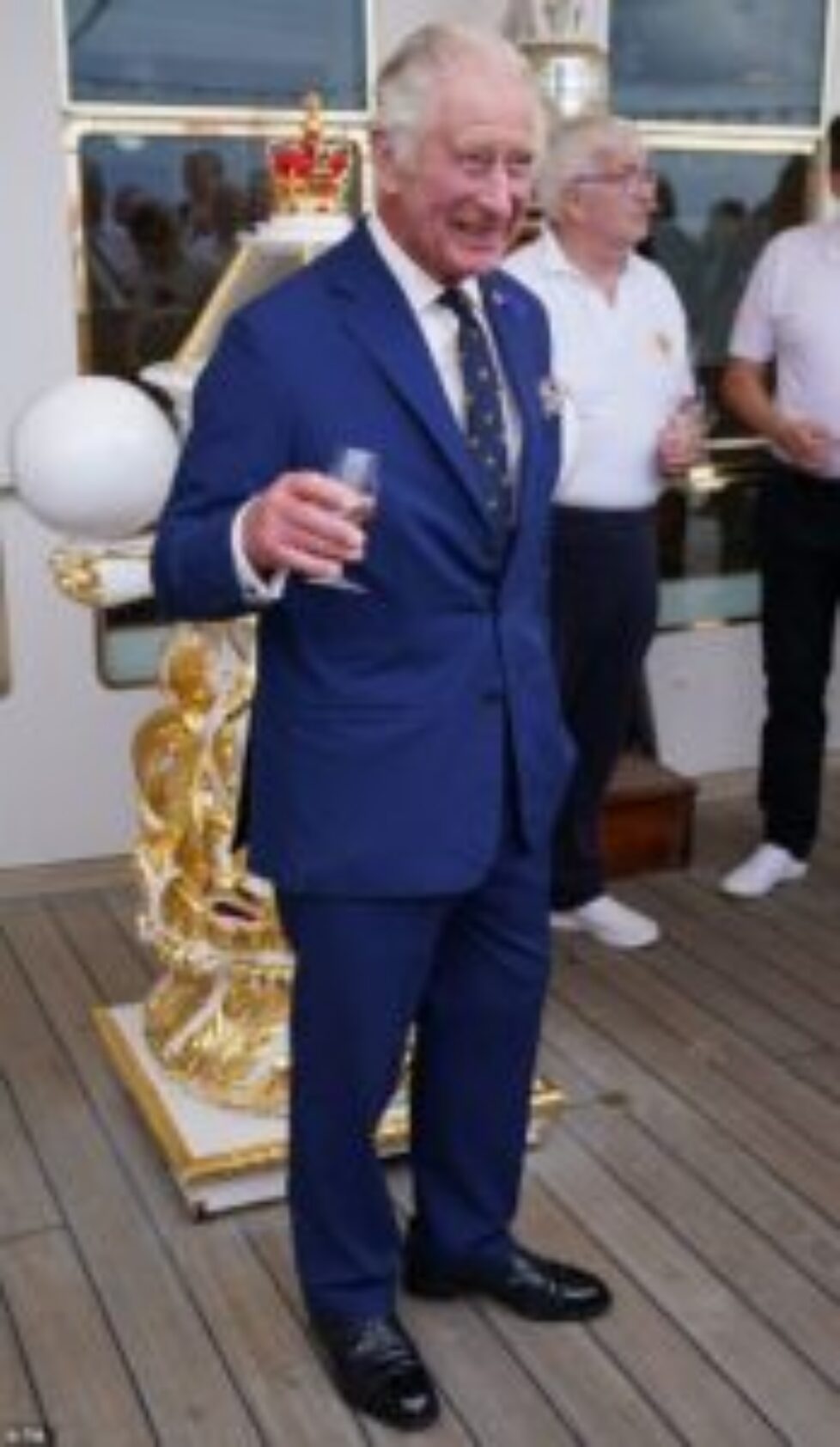 72806049-12259959-The_King_who_donned_a_stylish_suit_for_the_occasion_could_be_see-m-110_1688415770316