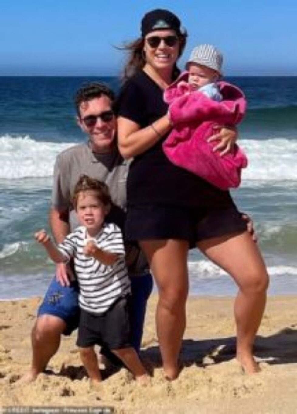 76489763-12625003-Princess_Eugenie_has_shared_an_adorable_new_family_portrait_to_m-m-11_1697138784788