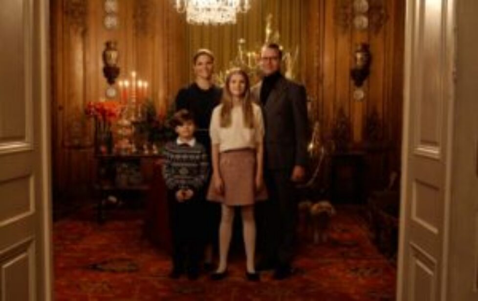 231217_KRPP-fam_Julhälsning_Foto_Philip_Bergman_Kungl._HovstaternavGSb5qDa0M