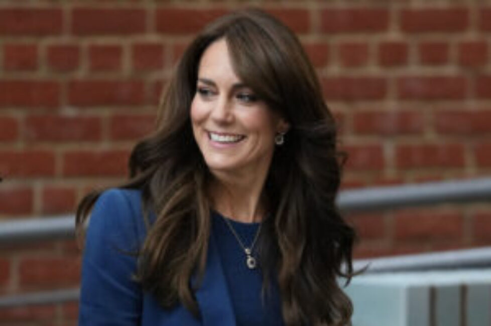 Princess-of-wales-alexander-mcqueen-sarah-burton-blue-blazer-suit-3