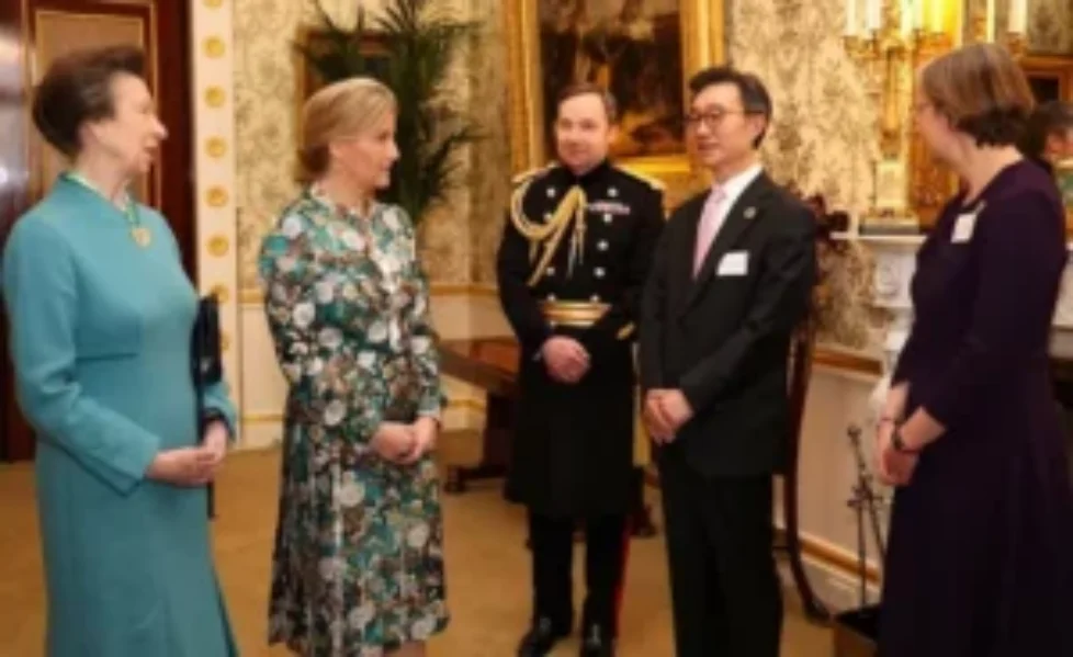 princess-anne-duchess-of-edinburgh-mary-katrantzou-dress-2