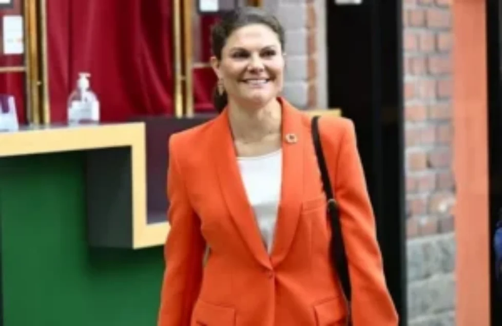 crown-princess-victoria-zara-orange-blazer-suit-3