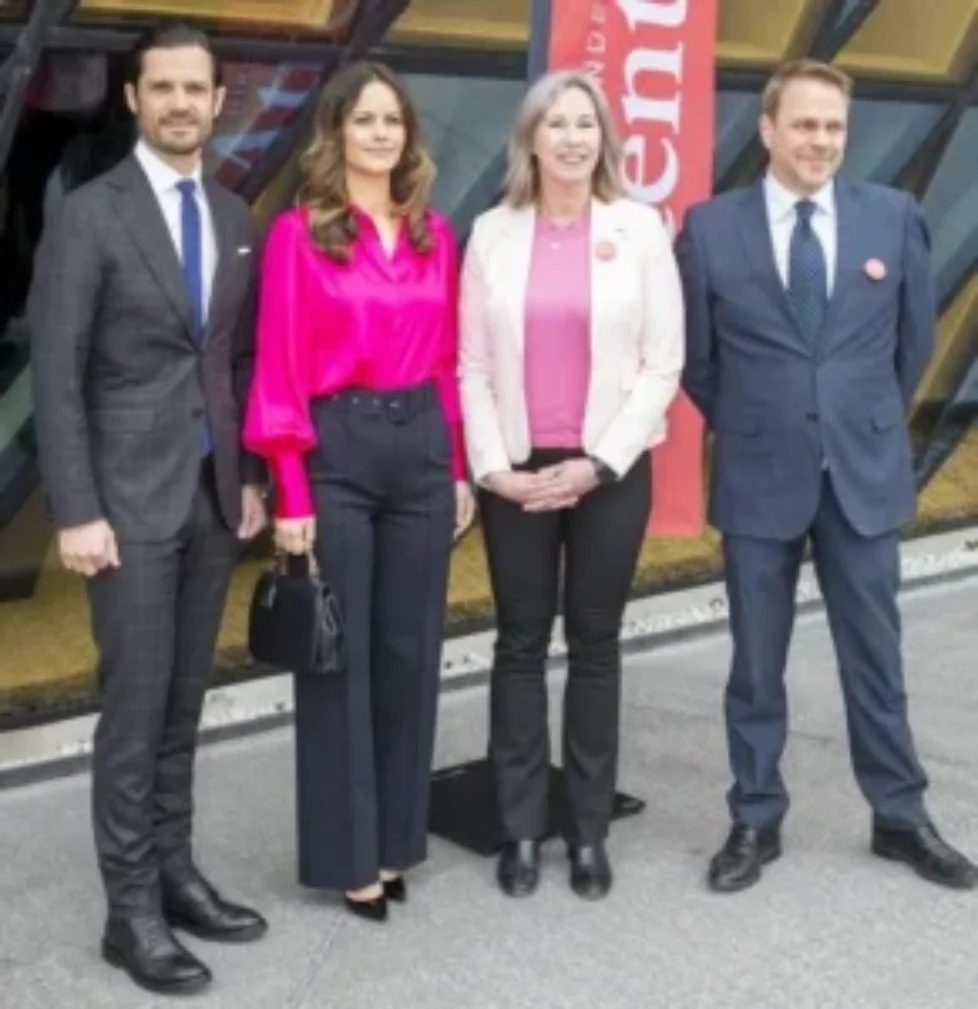 princess-sofia-dea-kudibal-fuchsia-blouse-3