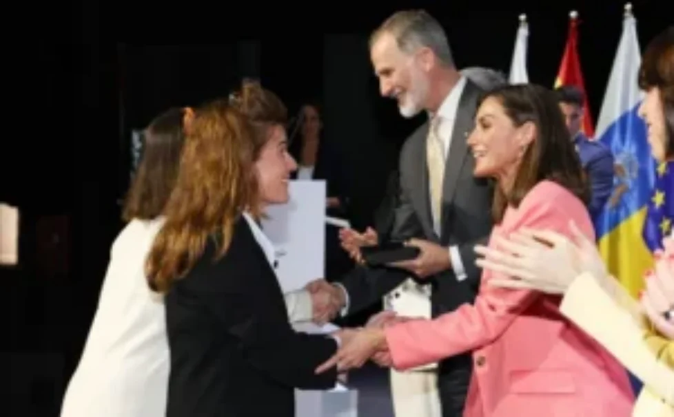 queen-letizia-boss-jacket-8