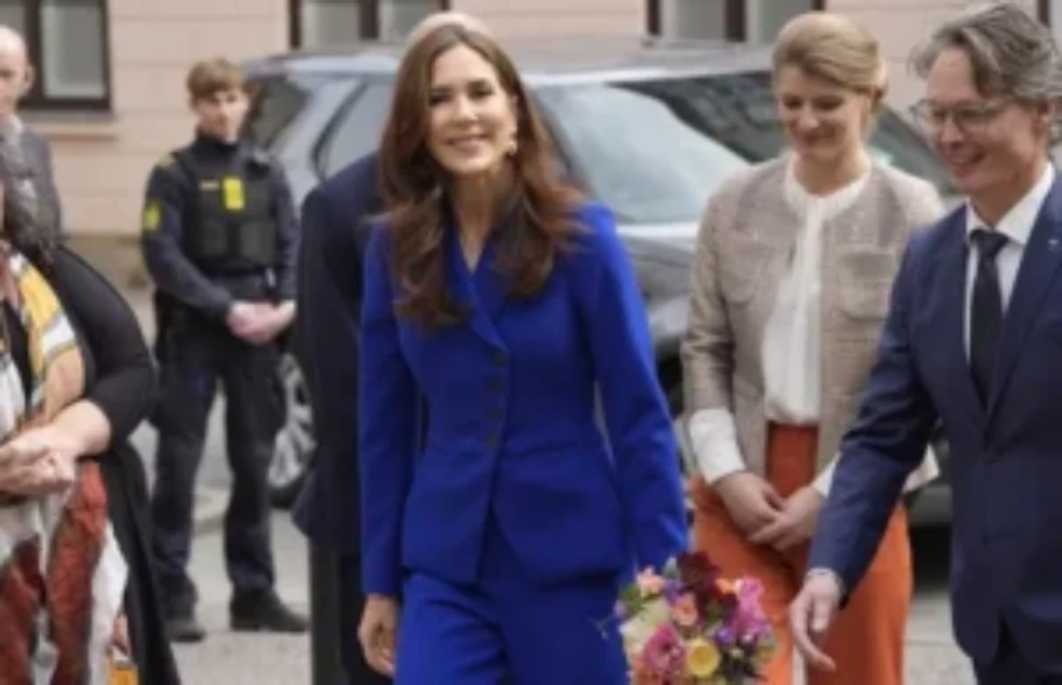 queen-mary-fold-cobalt-blue-suit-4