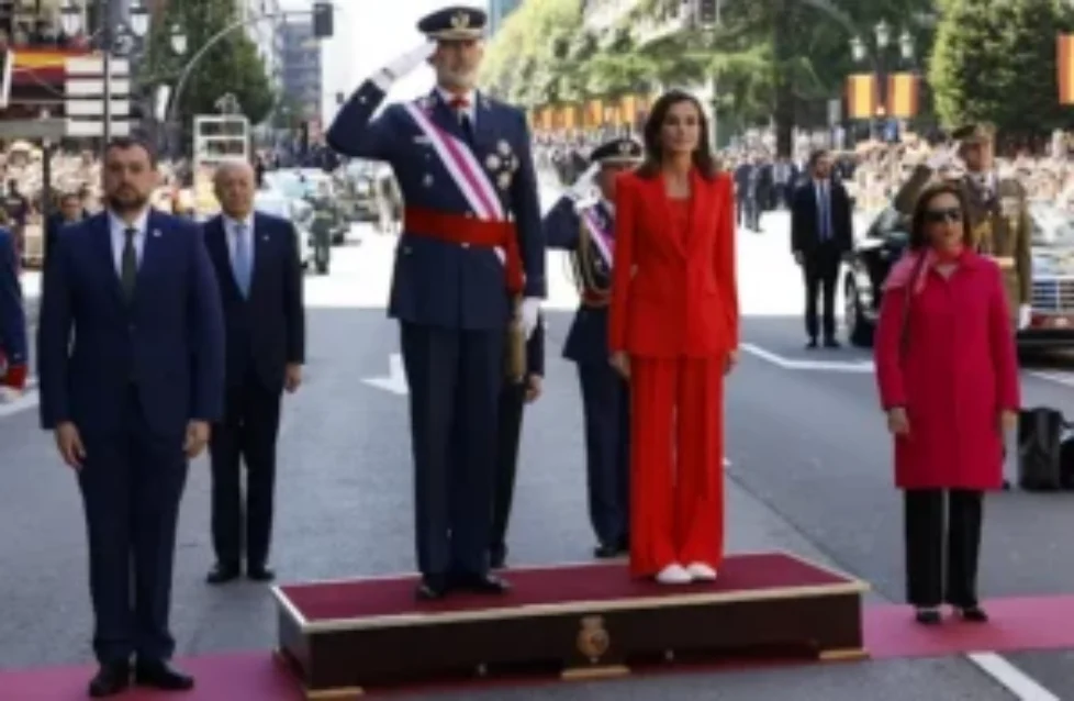 queen-letizia-mango-suit-2