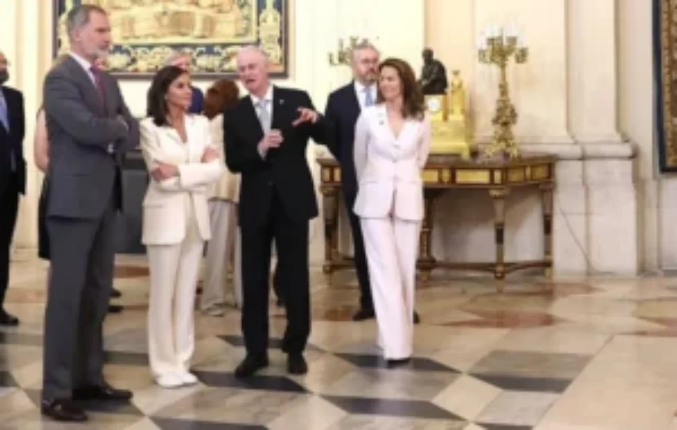 Queen-Letizia-Mango-x-Victoria-Beckham-3
