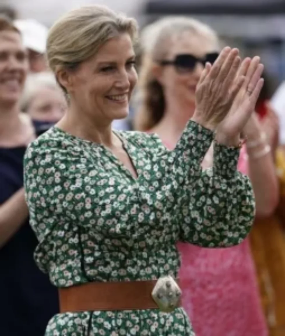 duchess-of-edinburgh-me-and-em-flower-dress-4