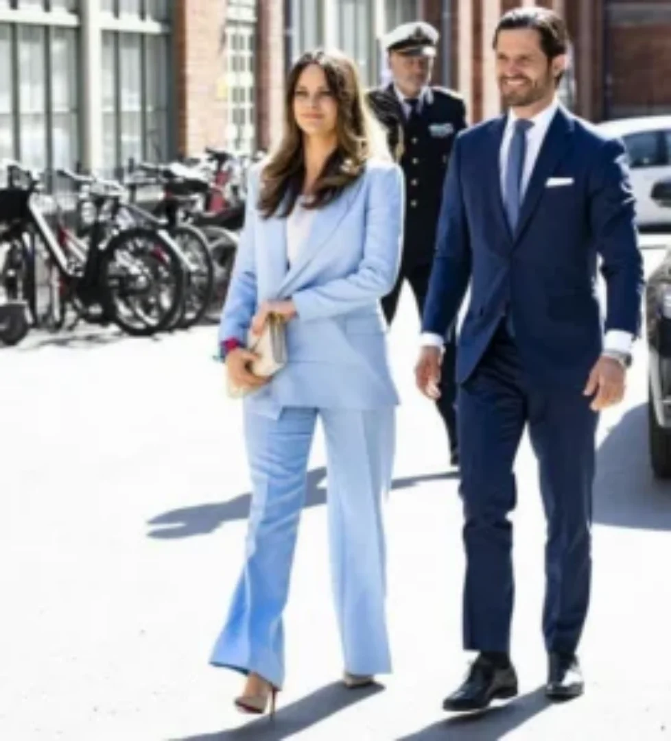 princess-sofia-2ndday-chrissy-sky-blue-suit-3
