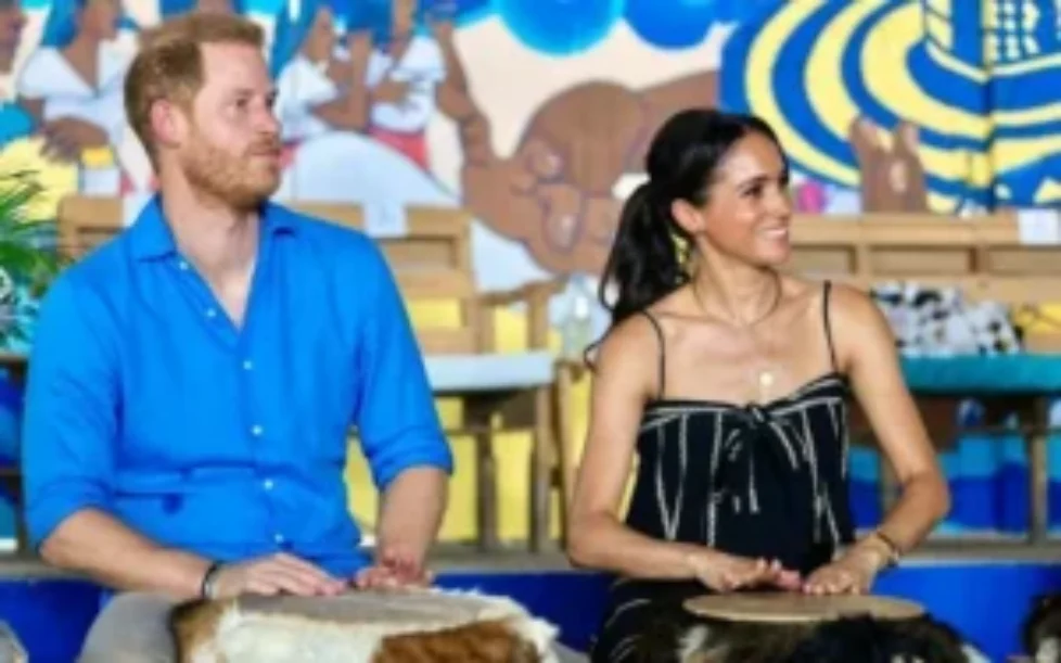meghan-markle-johanna-ortiz-top-skirt-4