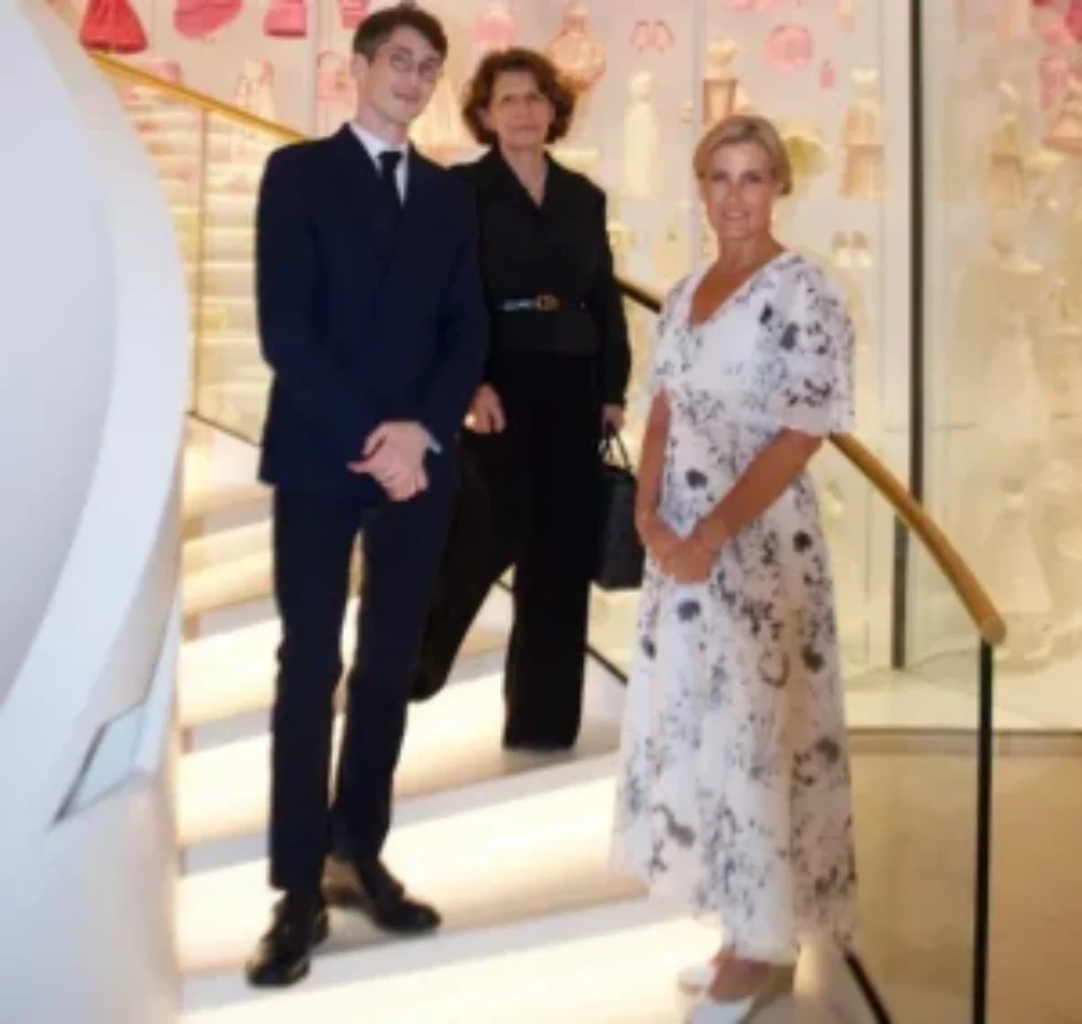 the-duchess-of-edinburgh-victoria-beckham-floral-dress-3