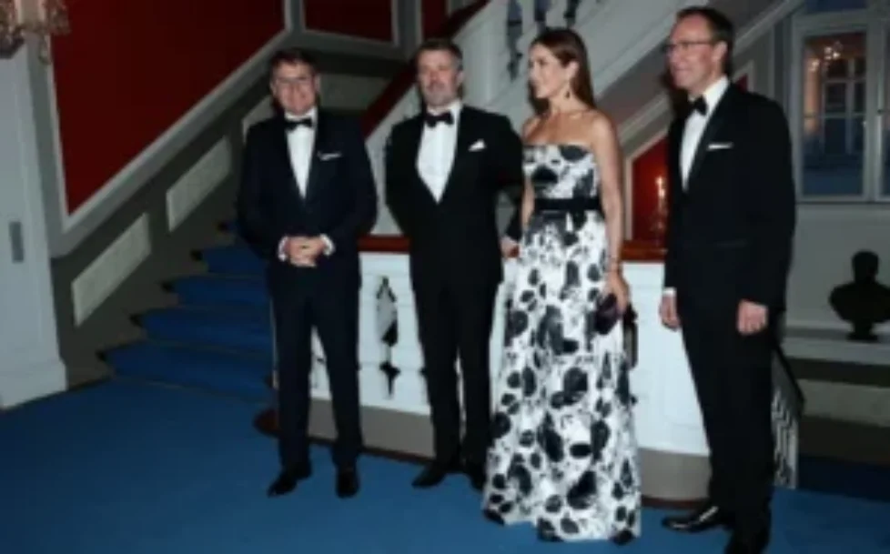 queen-mary-lasse-spangenberg-floral-gown-3