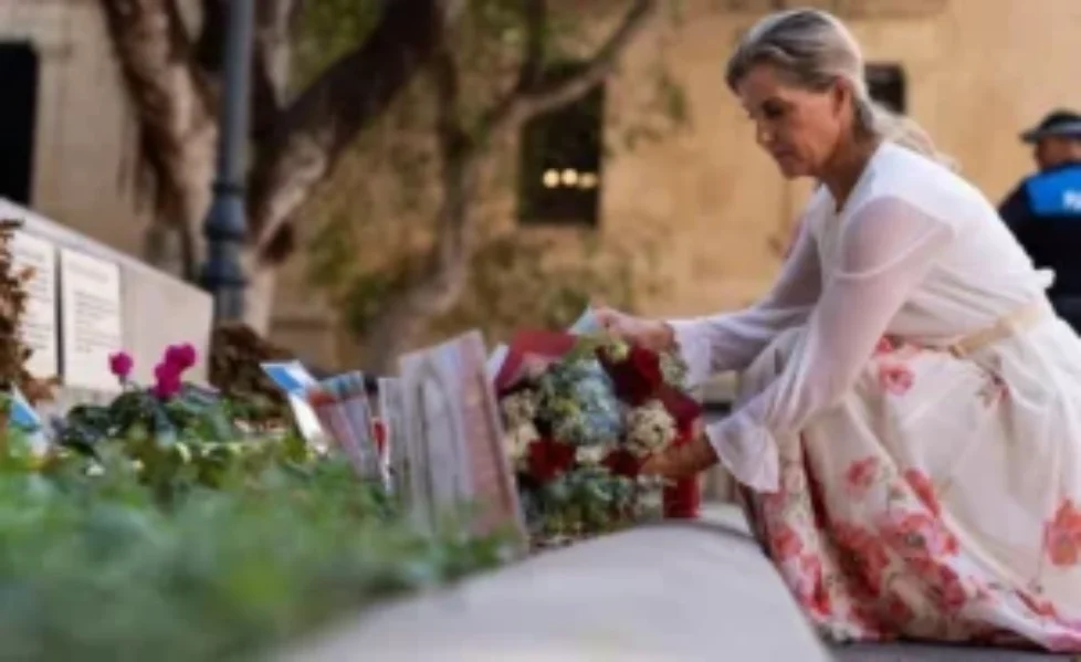 duchess-of-edinburgh-zimmermann-floral-maxi-skirt-7