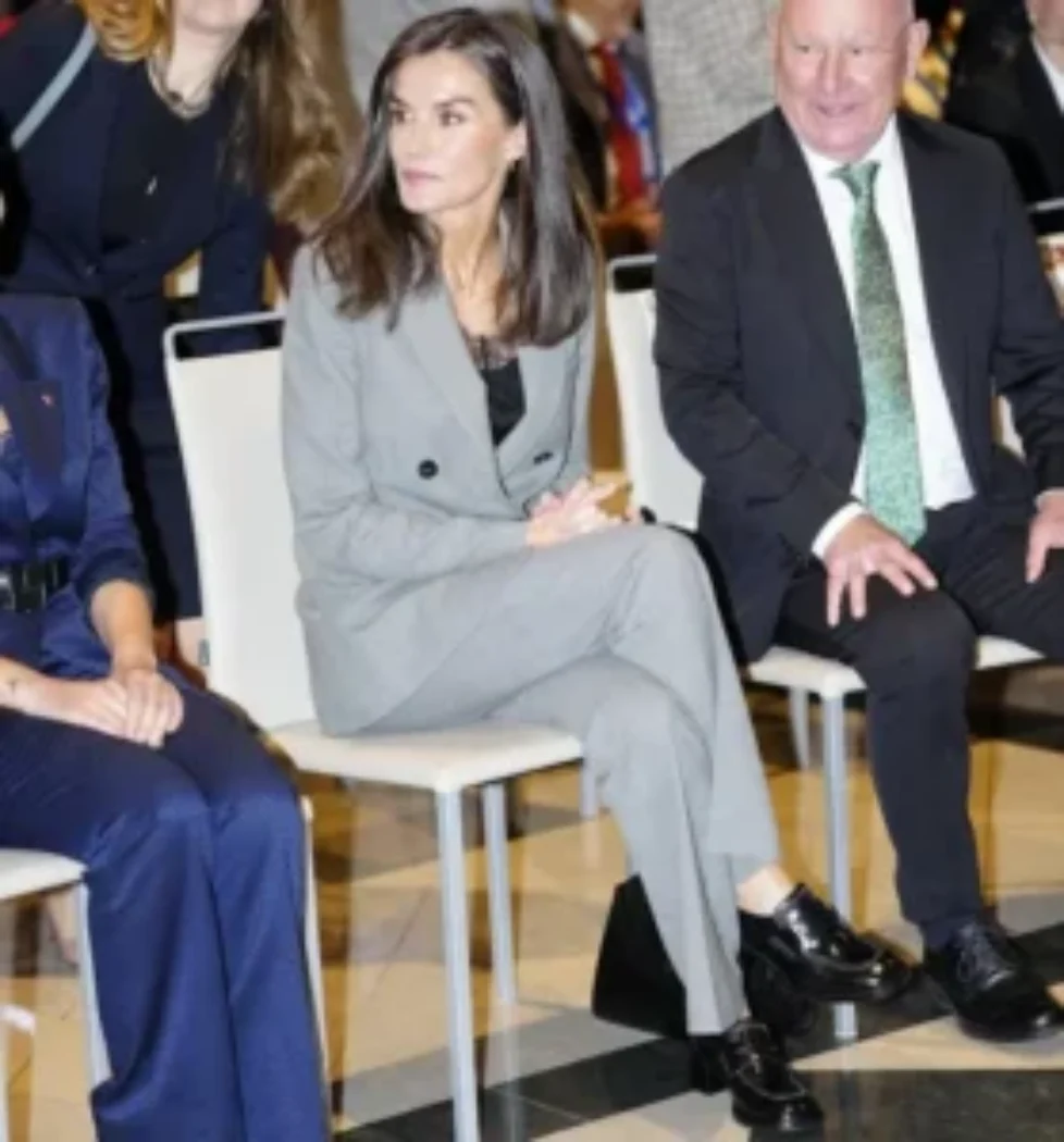 queen-letizia-mango-suit-4