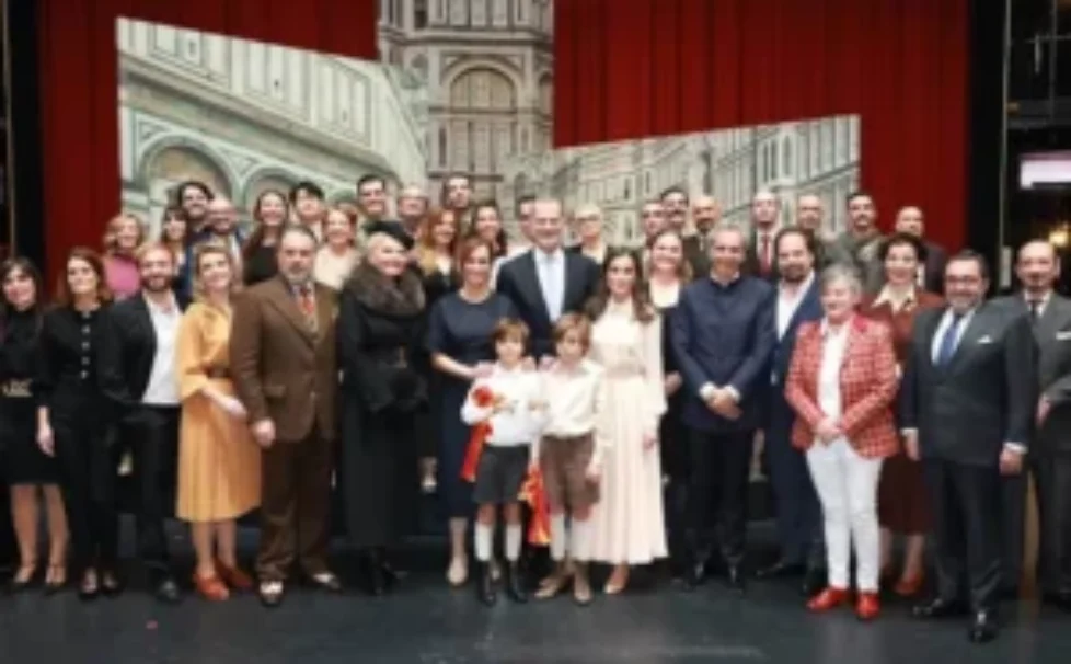 queen-letizia-teresa-helbig-shirt-skirt-wet-ballet-ss25-collection-4