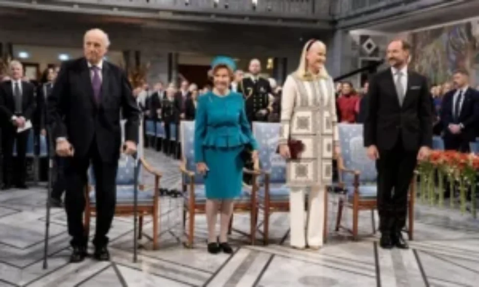 crown-princess-mette-marit-queen-sonja-nobel-prize-2