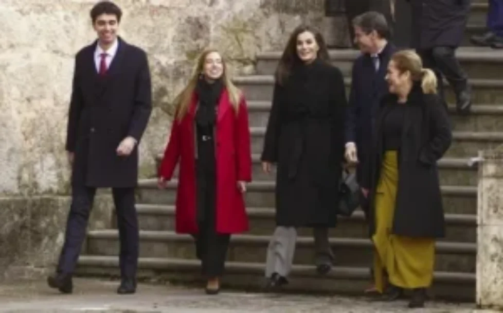 queen-letizia-mango-blazer-trousers-suit-3
